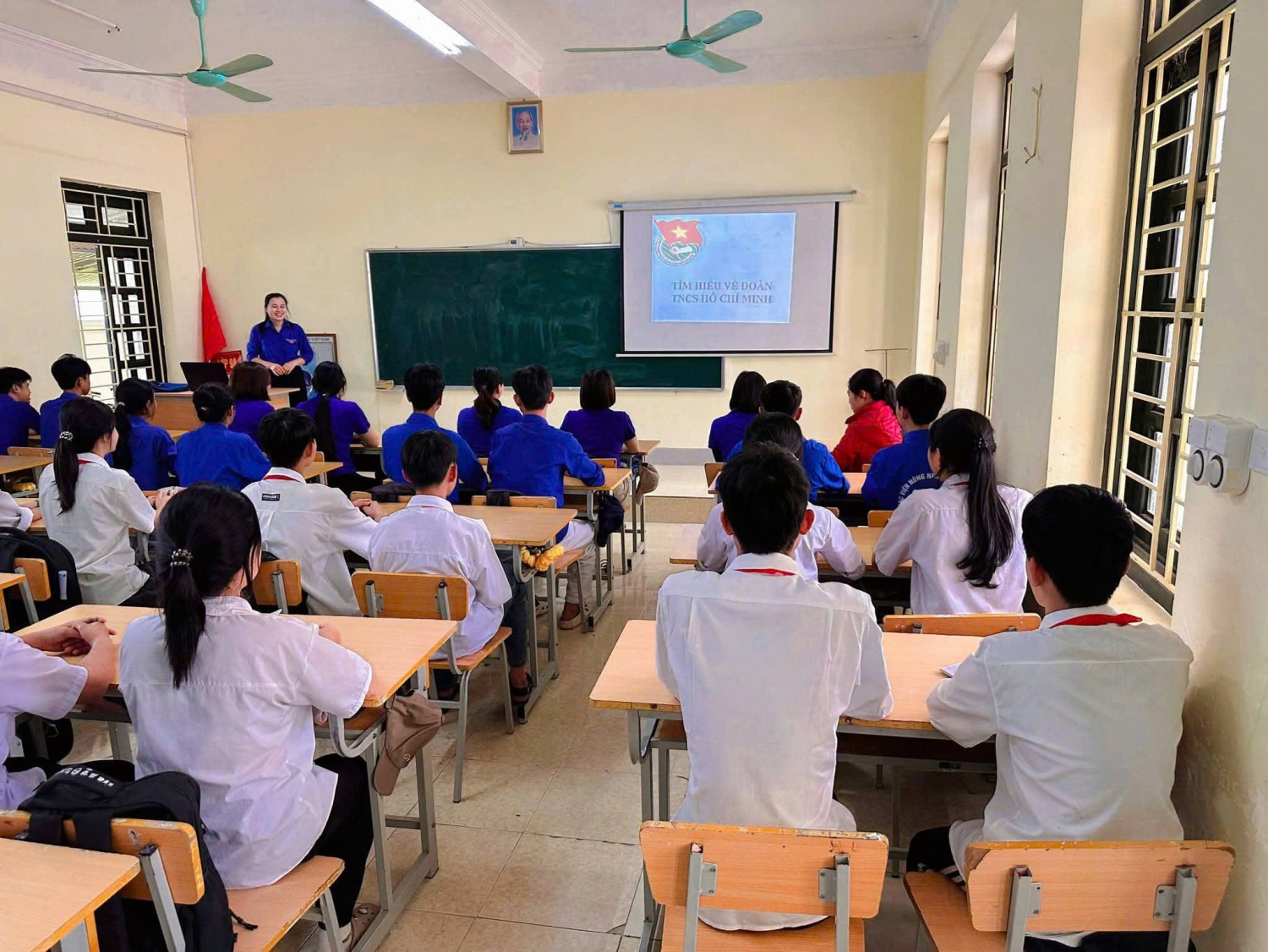 ĐỘI VIÊN ƯU TÚ – TIẾN BƯỚC LÊN ĐOÀN